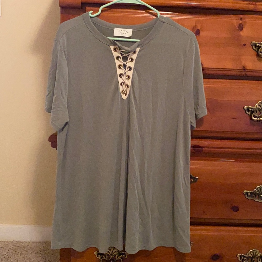 Size 1xl green top laced neck